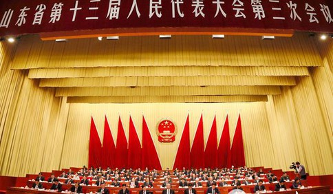 省十三屆人大三次會議舉行第二次全體會議