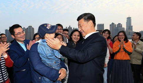 習(xí)近平在上?？疾鞎r(shí)強(qiáng)調(diào)深入學(xué)習(xí)貫徹黨的十九屆四中全會精神 提高社會主義現(xiàn)代化國際大都市治理能力和水平